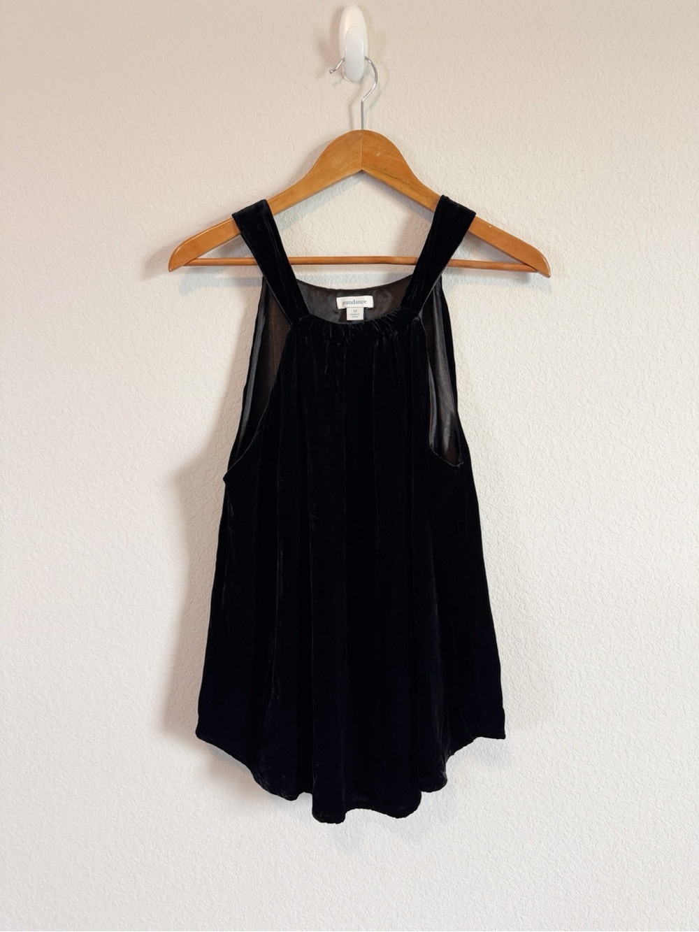 Sundance Bella Elegance Black Velvet Sleevless Halter Top Holiday Party Top 12 - Picture 1 of 8